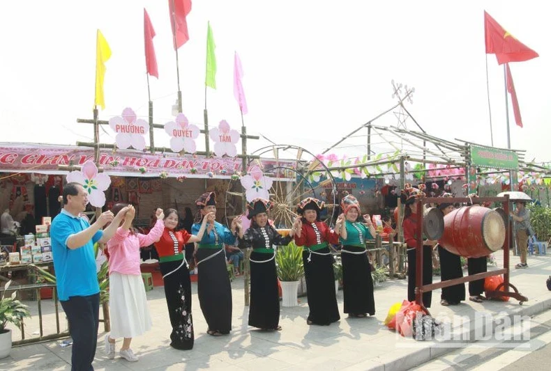 游客和市民在节日期间可体验各乡、坊文化营地的活动。